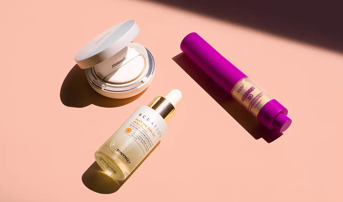 How to Reapply Sunscreen Without Messing Up Your Makeup Illustrations