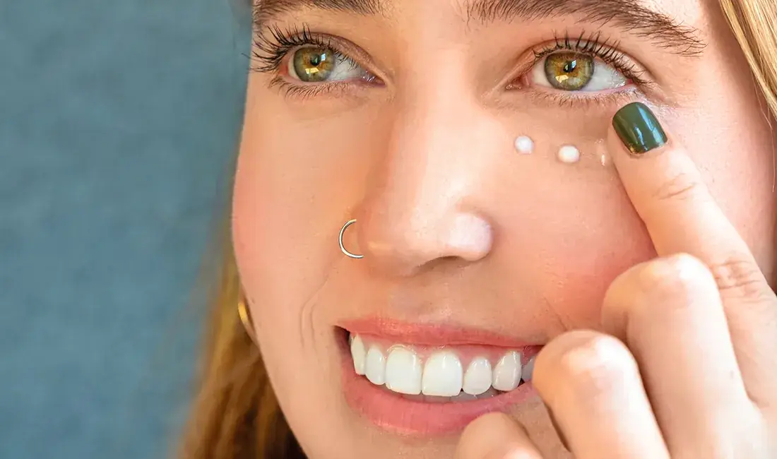 Should You Put Retinol on the Eye Area? Illustrations