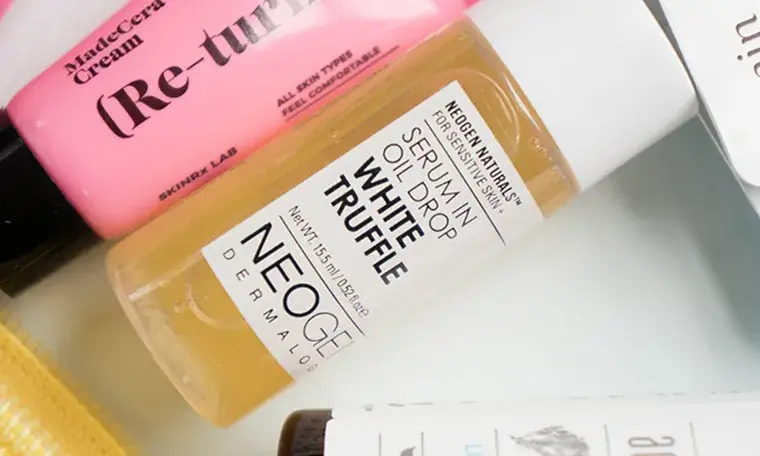 Klog Chat: Do You Apply Your Face Oil Before or After Your Moisturizer? Illustrations