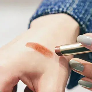 SUQQU ベルベット フィット リップスティック 08 ¥5,830(セット価格)