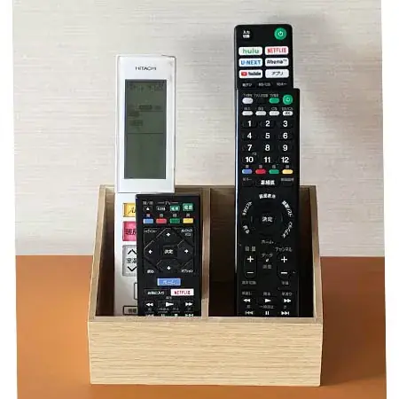 木目調の仕切りケースに入れる
