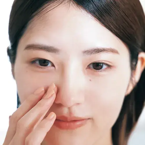 下地を塗る若月佑美