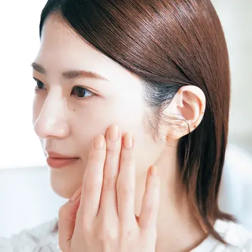 下地を塗る若月佑美
