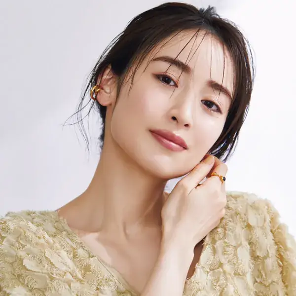 泉里香さん 大人のラメアイシャドウメイク