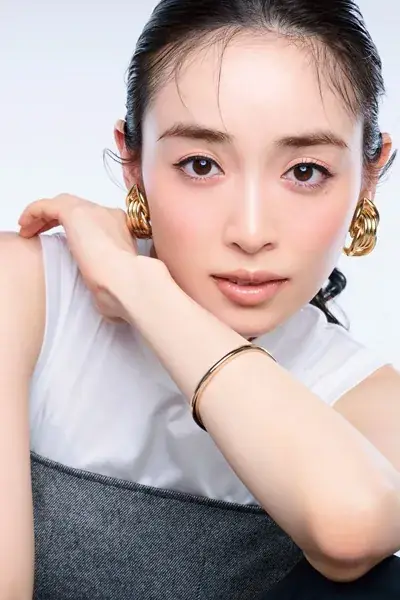 漆黒ライン目力をアップ