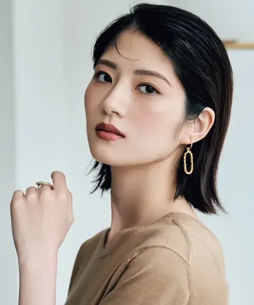 丸顔さんは頬骨を包み込むようにオン