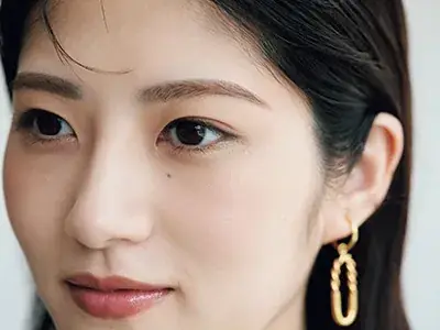 丸顔さんは頬骨を包み込むようにオン