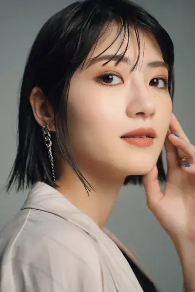 若月佑美さん ブラウンメイク寄り写真