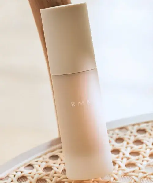 ファンデーションで土台を作る