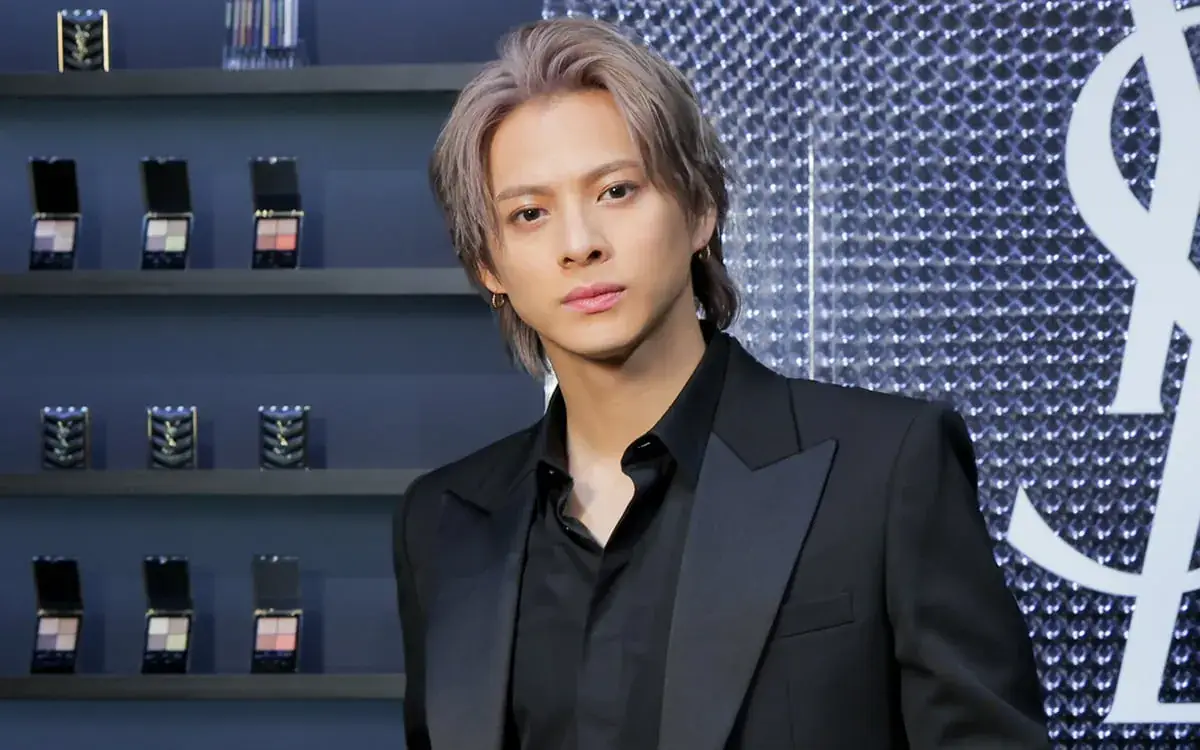 平野紫耀さんが「YSL LOVESHINE FACTORY」レセプションに登場！使用コスメや見どころ、平野さんおすすめエリアを紹介 イラスト