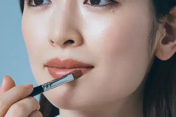 テクニック3：清潔感ときちんと感をキープするリップメイク術