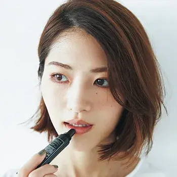 テクニック4：うるおいとツヤをキープするリップメイク術
