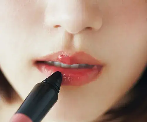 テクニック4：うるおいとツヤをキープするリップメイク術