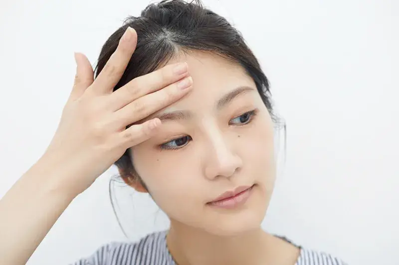 下地で生え際をぼかしこむ