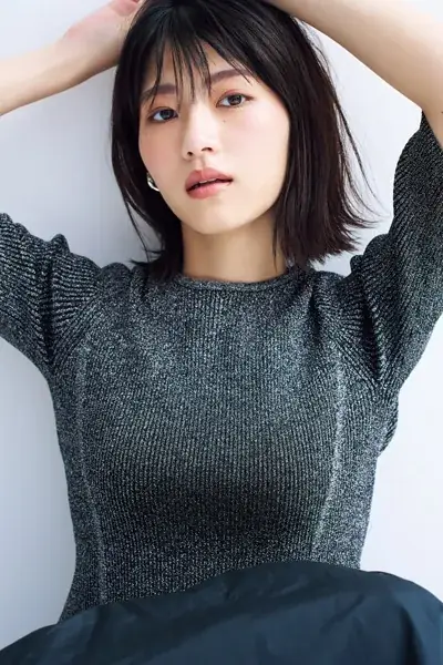 派手に転ばず自然な血色感をプラスしたい→ ベージュorオレンジを楕円形に