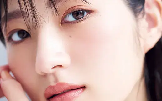 派手に転ばず自然な血色感をプラスしたい→ ベージュorオレンジを楕円形に