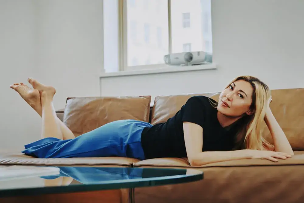 Fara Homidi, Makeup Artist + Founder, Fara Homidi Beauty 그림