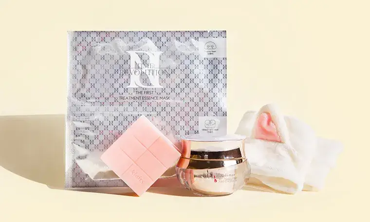 What the Soko Glam Skin Experts Are Gifting Everyone On Their List This Year 그림
